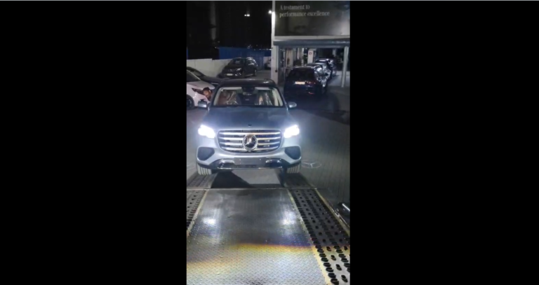 car loading closed container