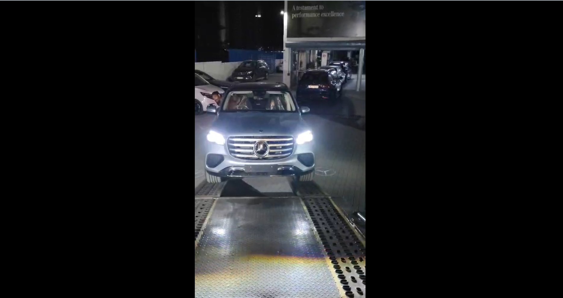 car loading closed container
